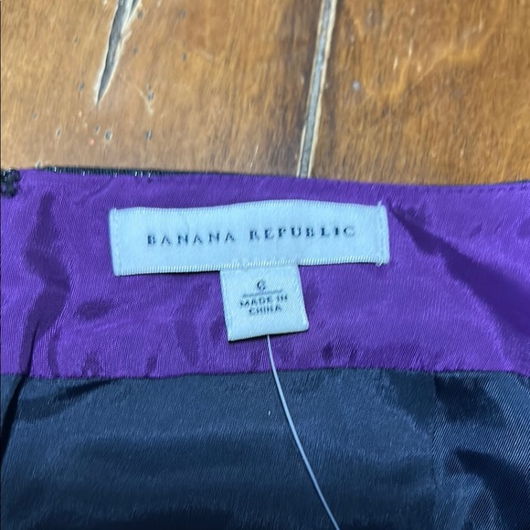 Banana Republic Black Mini Pencil Skirt - NWT's - Sheen - Size 6 - Picture 2 of 7